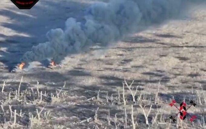 Розгром українськими дронами російської танковоі колони під Новомихайлівкою. ВIДЕО Розгром-українськими-дронами-російської-танковоі-колони-під-Новомихайлівкою.-ВiДЕО