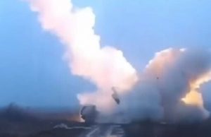 Екіпажі двох РСЗВ “HIMARS” атакують окупантів: “Доброго ранку, п#дари! Слава Україні”. ВIДЕО Екіпажі-двох-РСЗВ-“himars”-атакують-окупантів:-“Доброго-ранку,-п#дари!-Слава-Україні”.-ВiДЕО