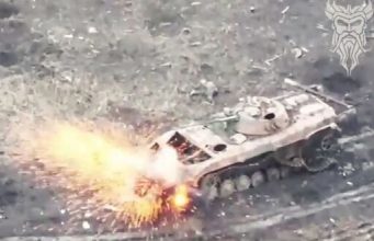 Шолом окупанта летить у повітрі після удару українського дрона. ВIДЕО Шолом-окупанта-летить-у-повітрі-після-удару-українського-дрона.-ВiДЕО