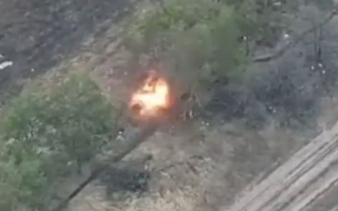 Дрон-камікадзе влучає у ворожий великокаліберний міномет. ВIДЕО Дрон-камікадзе-влучає-у-ворожий-великокаліберний-міномет.-ВiДЕО