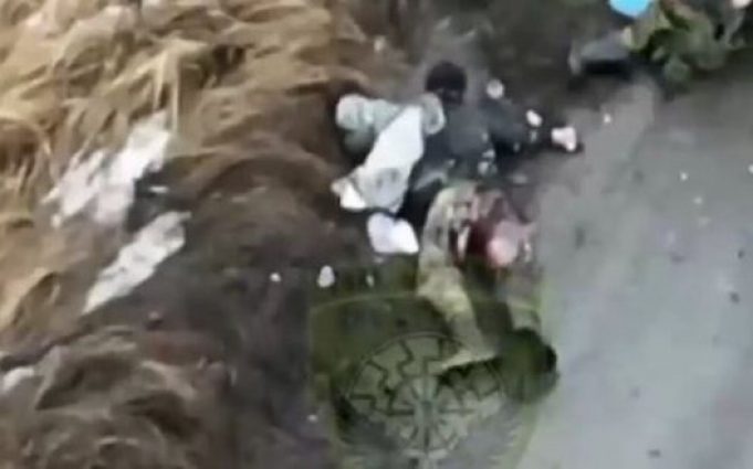 Дрон-камікадзе поцілив окупанту в зад. ВIДЕО Дрон-камікадзе-поцілив-окупанту-в-зад.-ВiДЕО