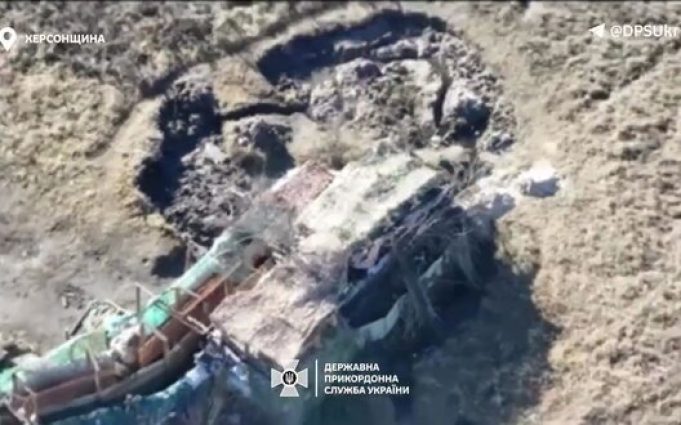 Прикордонники знищили позицію російських загарбників на Херсонщині. ВIДЕО Прикордонники-знищили-позицію-російських-загарбників-на-Херсонщині.-ВiДЕО