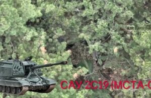 На околицях Нової Каховки наші бійці знищили російську САУ “Мста-С”. ВIДЕО На-околицях-Нової-Каховки-наші-бійці-знищили-російську-САУ-“Мста-С”.-ВiДЕО