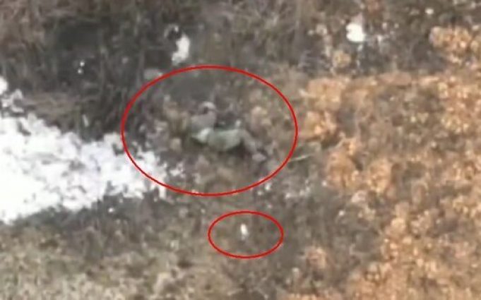 Окупант зникає після удару дрона-камікадзе. ВIДЕО Окупант-зникає-після-удару-дрона-камікадзе.-ВiДЕО