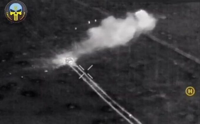 Момент підриву на міні ворожого новітнього танка Т-80БВМ в Запорізькій області. ВIДЕО Момент-підриву-на-міні-ворожого-новітнього-танка-Т-80БВМ-в-Запорізькій-області.-ВiДЕО
