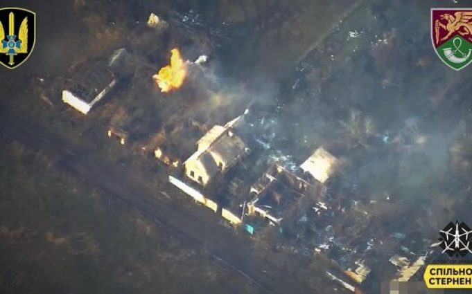 Сили оборони виявили та знищили російську САУ 2С1 “Гвоздика”. ВIДЕО Сили-оборони-виявили-та-знищили-російську-САУ-2С1-“Гвоздика”.-ВiДЕО