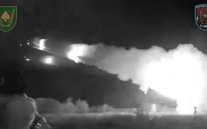 Артилеристи знищили скупчення живої сили противника з БМ-21 “Град”. ВIДЕО Артилеристи-знищили-скупчення-живої-сили-противника-з-БМ-21-“Град”.-ВiДЕО