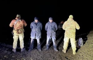 Чоловік вчетверте за місяць намагався незаконно перетнути кордон. Його знов затримали. ВIДЕО Чоловік-вчетверте-за-місяць-намагався-незаконно-перетнути-кордон-Його-знов-затримали.-ВiДЕО