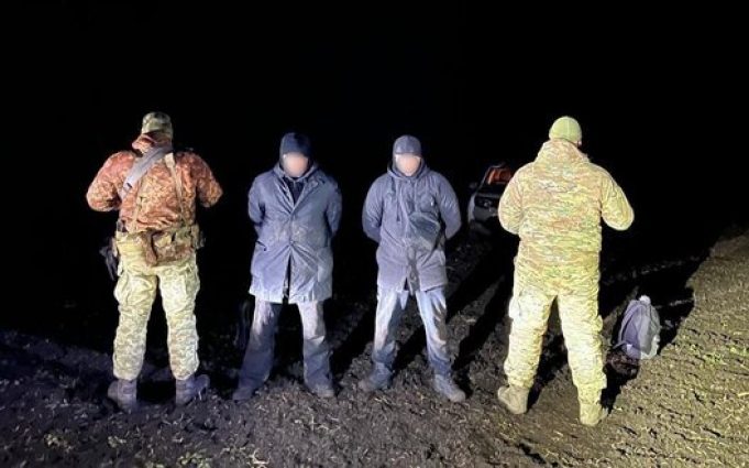 Чоловік вчетверте за місяць намагався незаконно перетнути кордон. Його знов затримали. ВIДЕО Чоловік-вчетверте-за-місяць-намагався-незаконно-перетнути-кордон-Його-знов-затримали.-ВiДЕО