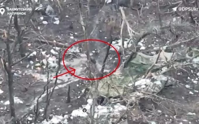 Прикордонники влучними скидами гранат ліквідували двох окупантів, ще трьох – поранили. ВIДЕО Прикордонники-влучними-скидами-гранат-ліквідували-двох-окупантів,-ще-трьох-–-поранили.-ВiДЕО