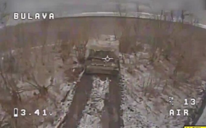 Бійці ударного підрозділу “Булава” знищили FPV-дроном “Дикі Шершні” танк окупантів. ВIДЕО Бійці-ударного-підрозділу-“Булава”-знищили-fpv-дроном-“Дикі-Шершні”-танк-окупантів.-ВiДЕО