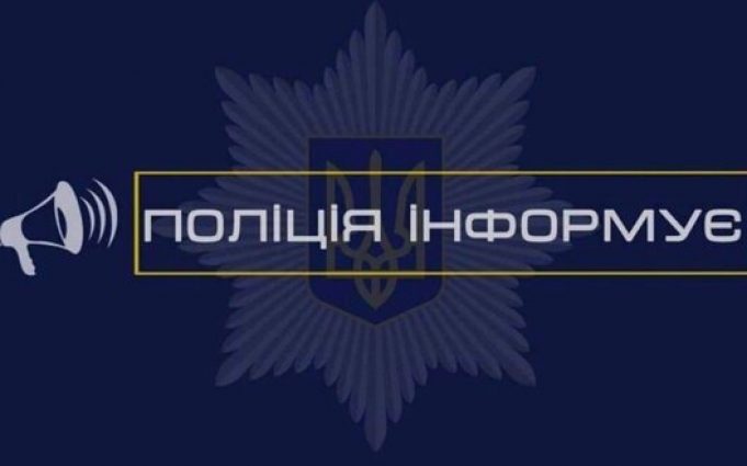 В Космачі на Франківщині сотня людей перекрила дорогу і напала на двох жінок та дитину.... В-Космачі-на-Франківщині-сотня-людей-перекрила-дорогу-і-напала-на-двох-жінок-та-дитину.