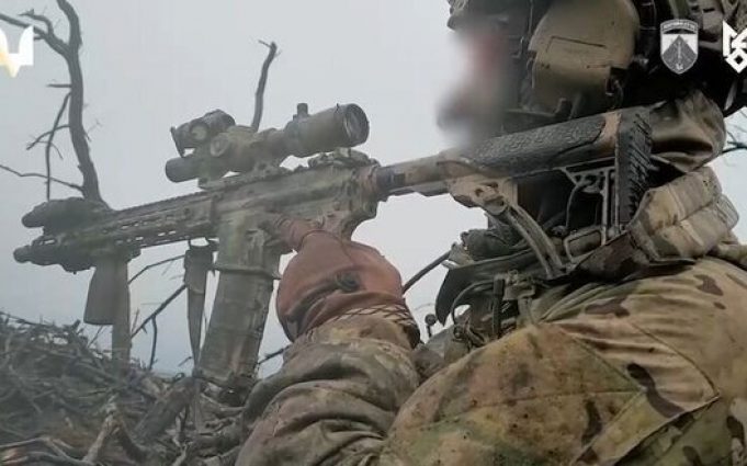 Бійці ССО штурмують ворожу позицію: “Там четыре п#дара. Ждем взрыва и сразу начинаем”. ВIДЕО Бійці-ССО-штурмують-ворожу-позицію:-“Там-четыре-п#дара-Ждем-взрыва-и-сразу-начинаем”.-ВiДЕО