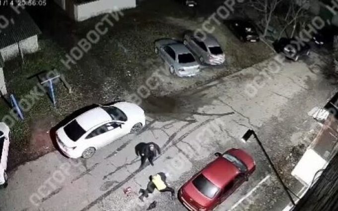 “Я, бл#дь, твій господар”, – російський окупант у відпустці спочатку проводить “уроки мужності” в школі,... “Я,-бл#дь,-твій-господар”,-–-російський-окупант-у-відпустці-спочатку-проводить-“уроки-мужності”-в-школі,.
