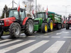 Польські фермери заблокували три пункти пропуску на кордоні з Україною, рух ускладнено, – ДПСУ. ВIДЕО... Польські-фермери-заблокували-три-пункти-пропуску-на-кордоні-з-Україною,-рух-ускладнено,-–-ДПСУ-ВiДЕО.