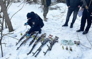 Схрон зі зброєю та боєприпасами знайшли на Чернігівщині. ВІДЕО+ФОТОрепортаж Схрон-зі-зброєю-та-боєприпасами-знайшли-на-Чернігівщині.-ВІДЕО+ФОТОрепортаж