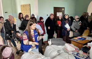 Майже 70 сімей ВПО отримали гуманітарні пакунки Майже-70-сімей-ВПО-отримали-гуманітарні-пакунки