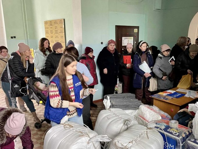 Майже 70 сімей ВПО отримали гуманітарні пакунки Майже-70-сімей-ВПО-отримали-гуманітарні-пакунки