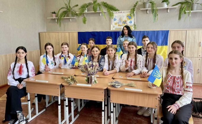 Ліцей №3 представив Волинь на всеукраїнському телемості «Єднаймося заради Перемоги» Ліцей-№3-представив-Волинь-на-всеукраїнському-телемості-«Єднаймося-заради-Перемоги»