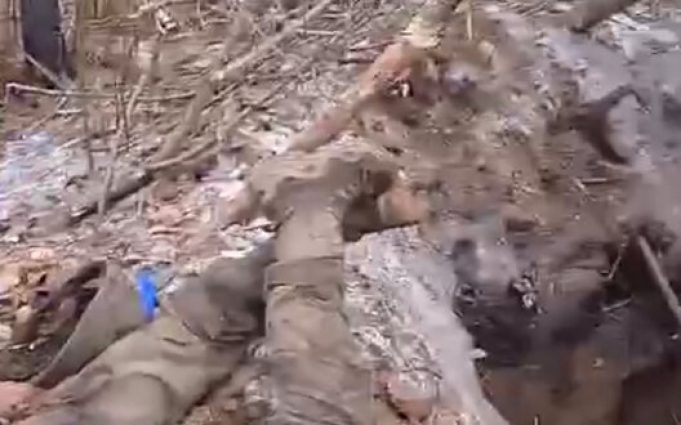 Бійці 225 ОШБ ліквідували командира взводу одного з підрозділів ЗС РФ під Авдіївкою. ВIДЕО 18+ Бійці-225-ОШБ-ліквідували-командира-взводу-одного-з-підрозділів-ЗС-РФ-під-Авдіївкою.-ВiДЕО-18+