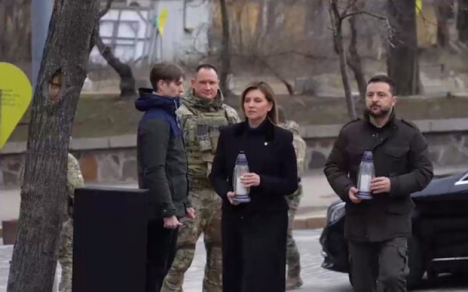Зеленський вшанував пам’ять Небесної сотні: Десять років тому ми встояли й далі стоїмо. ВIДЕО Зеленський-вшанував-пам’ять-Небесної-сотні:-Десять-років-тому-ми-встояли-й-далі-стоїмо.-ВiДЕО