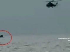 Хвостовик знищеного російського літака вигулькує з моря поблизу окупованого Рибацького. ВIДЕО Хвостовик-знищеного-російського-літака-вигулькує-з-моря-поблизу-окупованого-Рибацького.-ВiДЕО