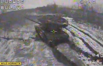 Ворожий танк та два ЗРК С-60 знищили українські воїни дронами “Дикі Шершні”. ВIДЕО Ворожий-танк-та-два-ЗРК-С-60-знищили-українські-воїни-дронами-“Дикі-Шершні”.-ВiДЕО