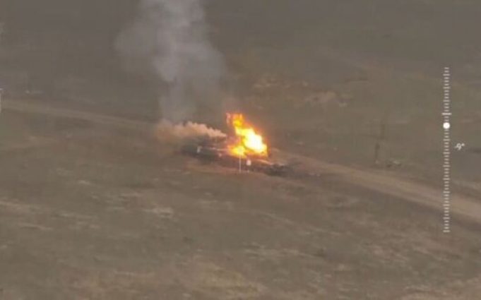 Два ворожі танки Т-72 злітають у повітря. ВIДЕО Два-ворожі-танки-Т-72-злітають-у-повітря.-ВiДЕО