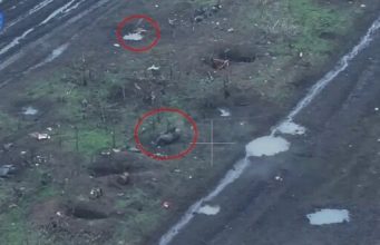 Окупант марно намагається поцілити в український дрон-камікадзе. ВIДЕО Окупант-марно-намагається-поцілити-в-український-дрон-камікадзе.-ВiДЕО