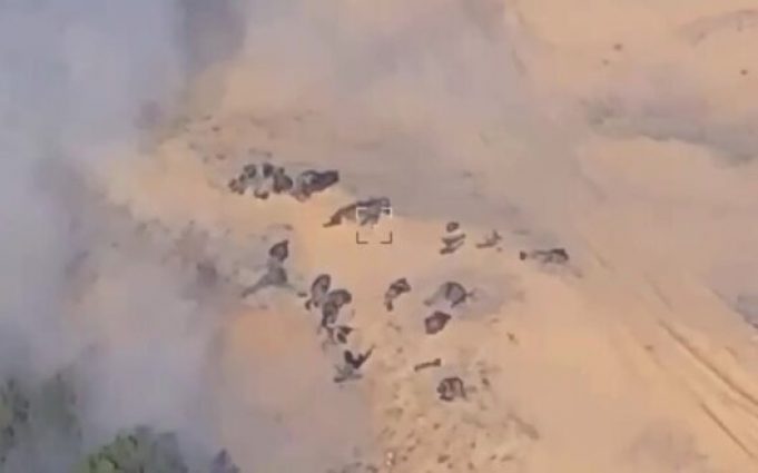 HIMARS поцілив по полігону росіян на Херсонщині та ліквідував близько 60 окупантів. ВIДЕО himars-поцілив-по-полігону-росіян-на-Херсонщині-та-ліквідував-близько-60-окупантів.-ВiДЕО