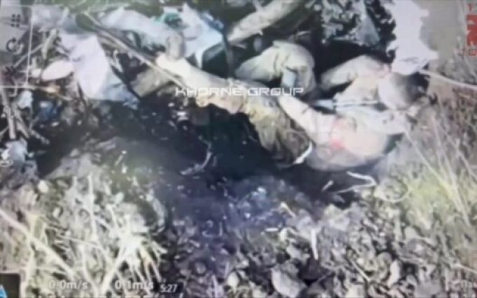 Босий окупант застрелився в окопі. ВIДЕО 18+ Босий-окупант-застрелився-в-окопі.-ВiДЕО-18+