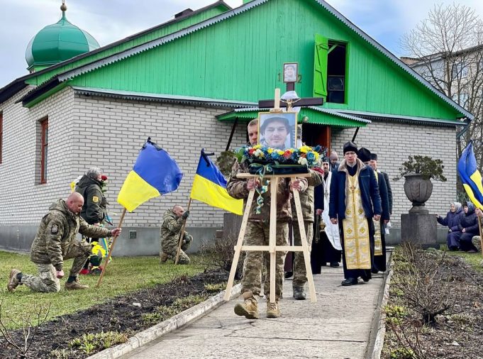 Героя Романа Филипенка з Нововолинська провели в останню земну дорогу Героя-Романа-Филипенка-з-Нововолинська- провели-в-останню-земну-дорогу