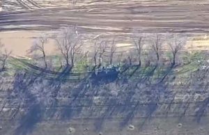 Удар HIMARS знищує російський ЗРК “Стріла-10” та бойову машину комплексу “Тор-М1”. ВIДЕО Удар-himars-знищує-російський-ЗРК-“Стріла-10”-та-бойову-машину-комплексу-“Тор-М1”.-ВiДЕО