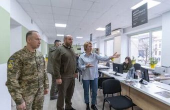 Умєров та Сирський побували в першому центрі рекрутингу у Львові. ВIДЕО Умєров-та-Сирський-побували-в-першому-центрі-рекрутингу-у-Львові.-ВiДЕО
