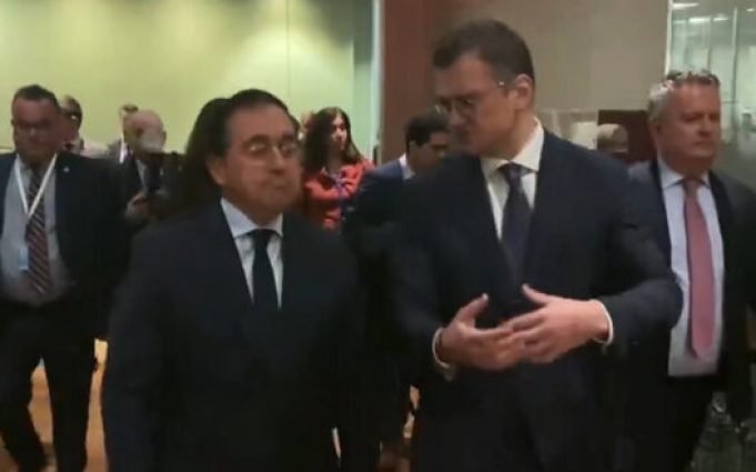 Іспанія готує новий пакет допомоги Україні, який міститиме боєприпаси, – Кулеба. ВIДЕО Іспанія-готує-новий-пакет-допомоги-Україні,-який-міститиме-боєприпаси,-–-Кулеба.-ВiДЕО
