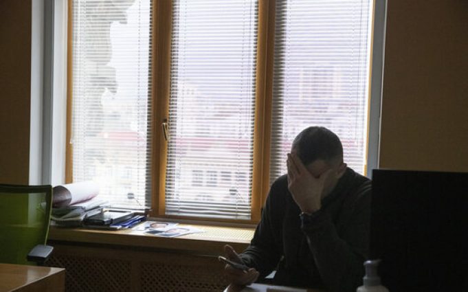 За два роки війни в Києві пошкоджено близько 800 будинків. 989 разів звучала тривога, –... За-два-роки-війни-в-Києві-пошкоджено-близько-800-будинків-989-разів-звучала-тривога,-–.
