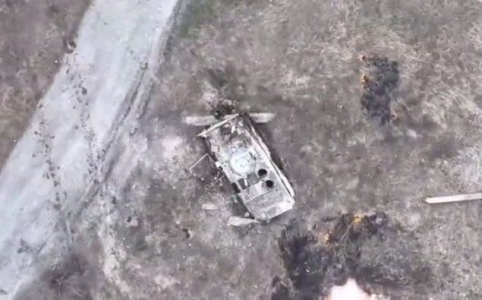 Українські захисники знищили ворожу БМП разом з частиною десанту на Луганщині. ВIДЕО Українські-захисники-знищили-ворожу-БМП-разом-з-частиною-десанту-на-Луганщині.-ВiДЕО