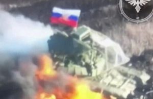 Горить російський танк, який підірвався на міні під Авдіївкою. ВIДЕО Горить-російський-танк,-який-підірвався-на-міні-під-Авдіївкою.-ВiДЕО