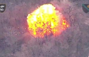 Морпіхи знищили російську пускову установку “Ланцет” на Херсонському напрямку. ВIДЕО Морпіхи-знищили-російську-пускову-установку-“Ланцет”-на-Херсонському-напрямку.-ВiДЕО