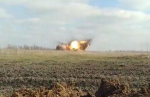 Горить ворожа БМП, яка підірвалась на міні на Авдіївському напрямку. ВIДЕО Горить-ворожа-БМП,-яка-підірвалась-на-міні-на-Авдіївському-напрямку.-ВiДЕО