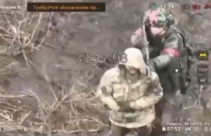 Окупант прикривається полоненим під час штурму. ВIДЕО Окупант-прикривається-полоненим-під-час-штурму.-ВiДЕО