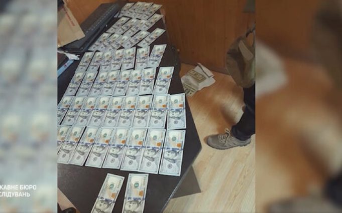 Заблоковано схему розкрадання майна бригади ТРО у Києві на 3,6 млн грн. Амуніцію, одяг та... Заблоковано-схему-розкрадання-майна-бригади-ТРО-у-Києві-на-3,6-млн-грн-Амуніцію,-одяг-та.