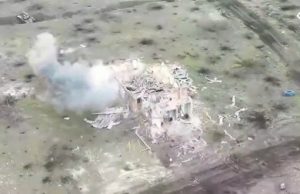 Українські захисники відбили ворожий штурм та знищили дві БМП та живу силу противника. ВIДЕО Українські-захисники-відбили-ворожий-штурм-та-знищили-дві-БМП-та-живу-силу-противника.-ВiДЕО