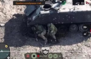 Двоє окупантів покінчили життя самогубством, підірвавши себе гранатою. ВIДЕО Двоє-окупантів-покінчили-життя-самогубством,-підірвавши-себе-гранатою.-ВiДЕО