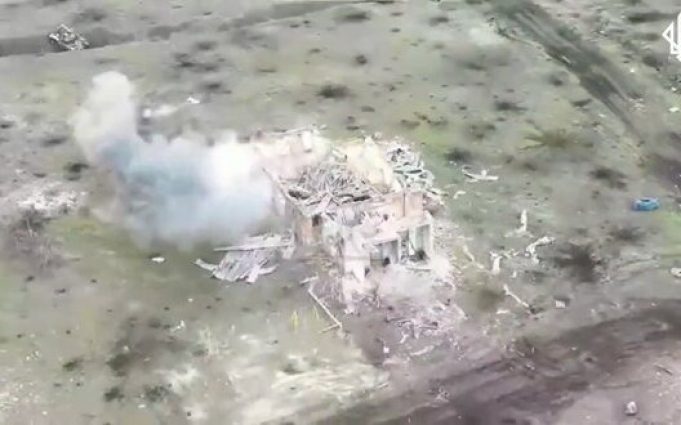 Українські захисники відбили ворожий штурм, знищили дві БМП та живу силу противника. ВIДЕО Українські-захисники-відбили-ворожий-штурм,-знищили-дві-БМП-та-живу-силу-противника.-ВiДЕО