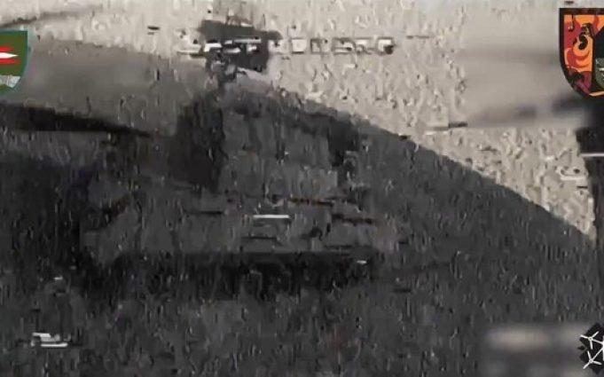 Оператор дрона-камікадзе поцілив у ворожий ЗРК “Тор”. ВIДЕО Оператор-дрона-камікадзе-поцілив-у-ворожий-ЗРК-“Тор”.-ВiДЕО