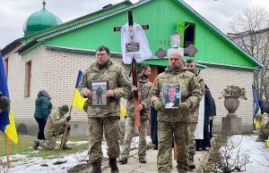 Провели в останню дорогу двох Героїв. 33-річний Олександр Карабін і 30-річний Володимир Кузьменко