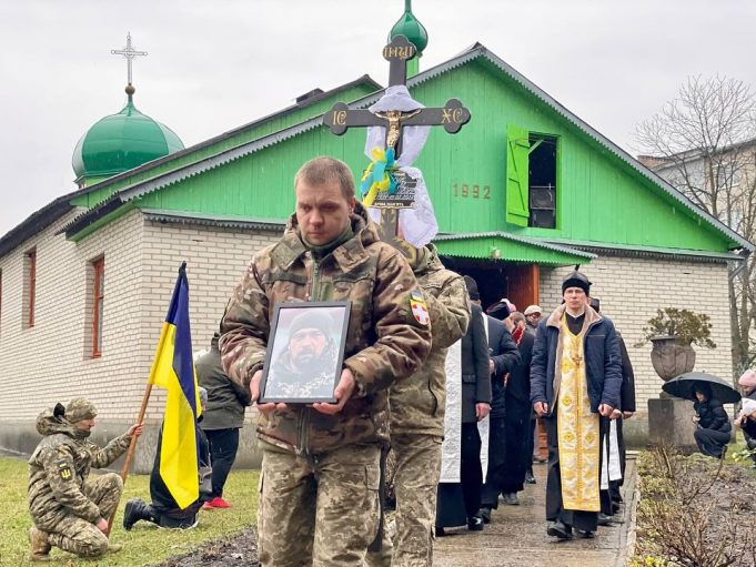 Попрощалися з Героєм Артемом Поліщуком, який віддав своє життя за наше мирне небо