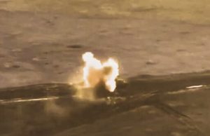 Знищення дроном російського танка Т-90 “Прорив” на Лиманському напрямку. ВIДЕО Знищення-дроном-російського-танка-Т-90-“Прорив”-на-Лиманському-напрямку.-ВiДЕО