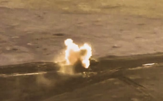 Знищення дроном російського танка Т-90 “Прорив” на Лиманському напрямку. ВIДЕО Знищення-дроном-російського-танка-Т-90-“Прорив”-на-Лиманському-напрямку.-ВiДЕО